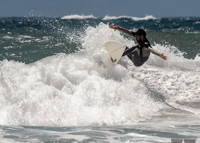 Moderne- Frische Familienvilla Allondra By Interhome