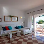 펜션 Moderne- Frische Familienvilla Allondra By Interhome