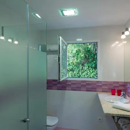 Moderne- Frische Familienvilla Allondra By Interhome