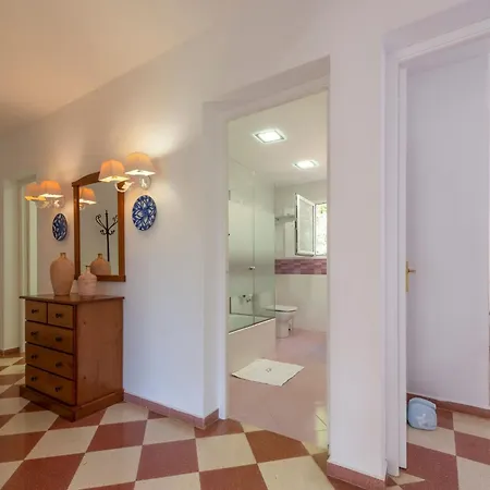 בית נופש Moderne- Frische Familienvilla Allondra By Interhome *