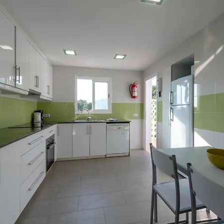 בית נופש Moderne- Frische Familienvilla Allondra By Interhome