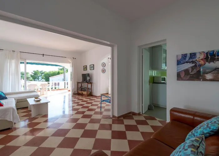 Moderne- Frische Familienvilla Allondra By Interhome