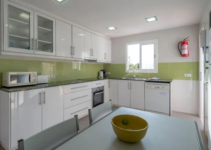 Moderne- Frische Familienvilla Allondra By Interhome בית נופש Santo Tomás