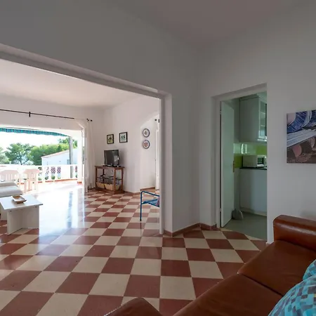 Moderne- Frische Familienvilla Allondra By Interhome